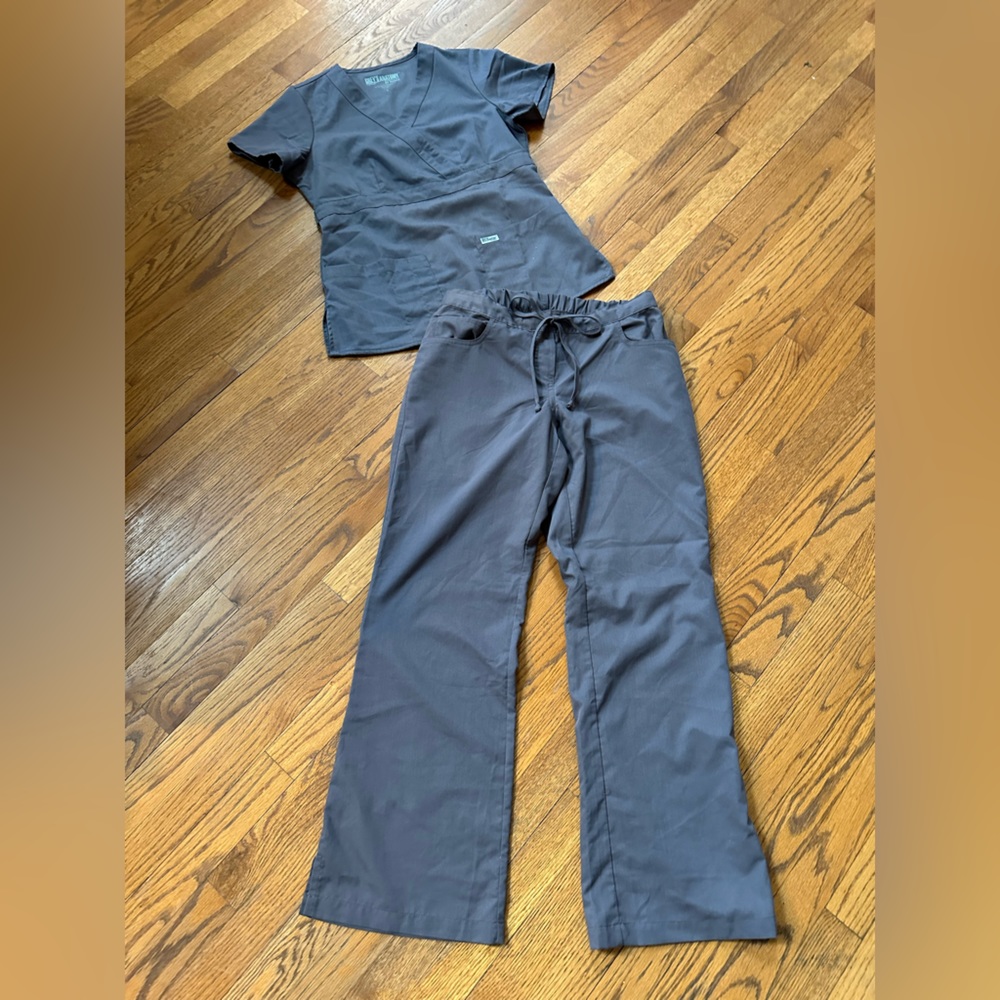 Grey's Anatomy Women's Straight Leg Scrub Pants & Top in Charcoal Gray